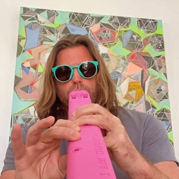Player with a pink flute